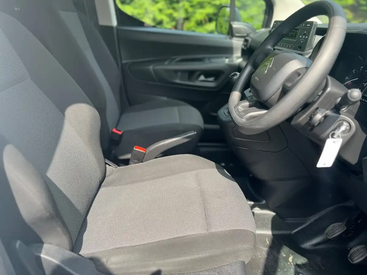2021-citroen-berlingo-15bluehdi-650-x-panel-big-17
