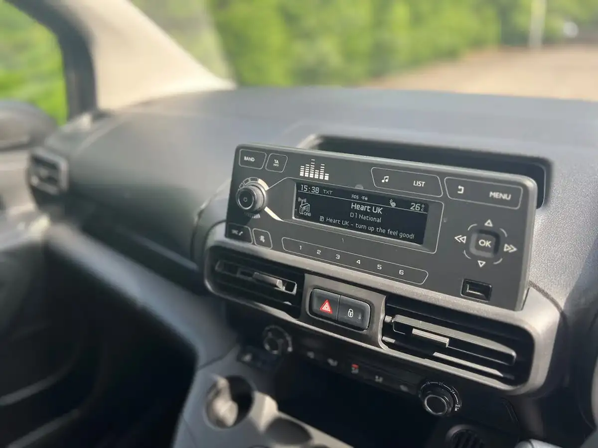 2021-citroen-berlingo-15bluehdi-650-x-panel-big-21
