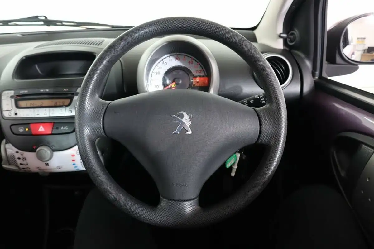2013-peugeot-107-10-active-3d-big-11