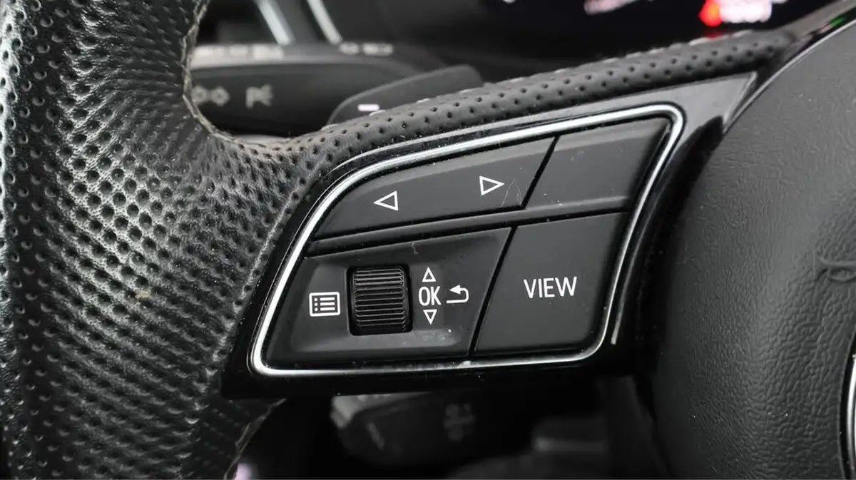 2022-audi-a4-avant-20-35-tfsi-black-edition-s-tronic-big-22