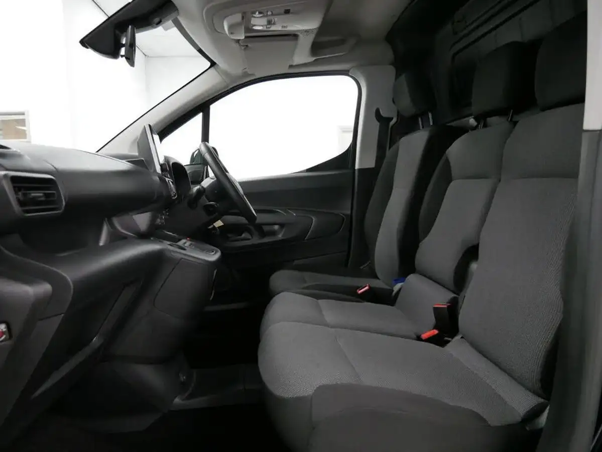 2022-toyota-proace-city-e-icon-l2-big-20