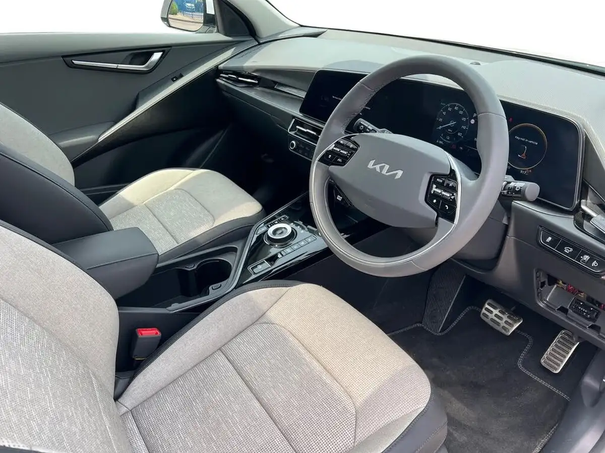 2025-kia-niro-ev-e-4-big-10