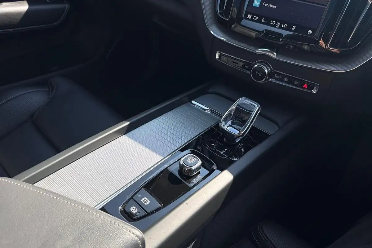 2024-volvo-xc60-20-t8-ultra-black-edition-big-43