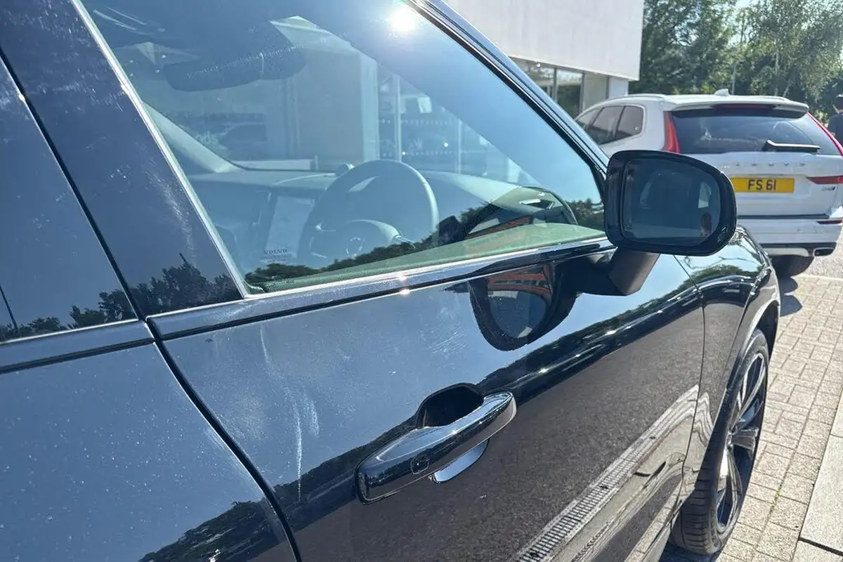 2024-volvo-xc60-20-t8-ultra-black-edition-big-15