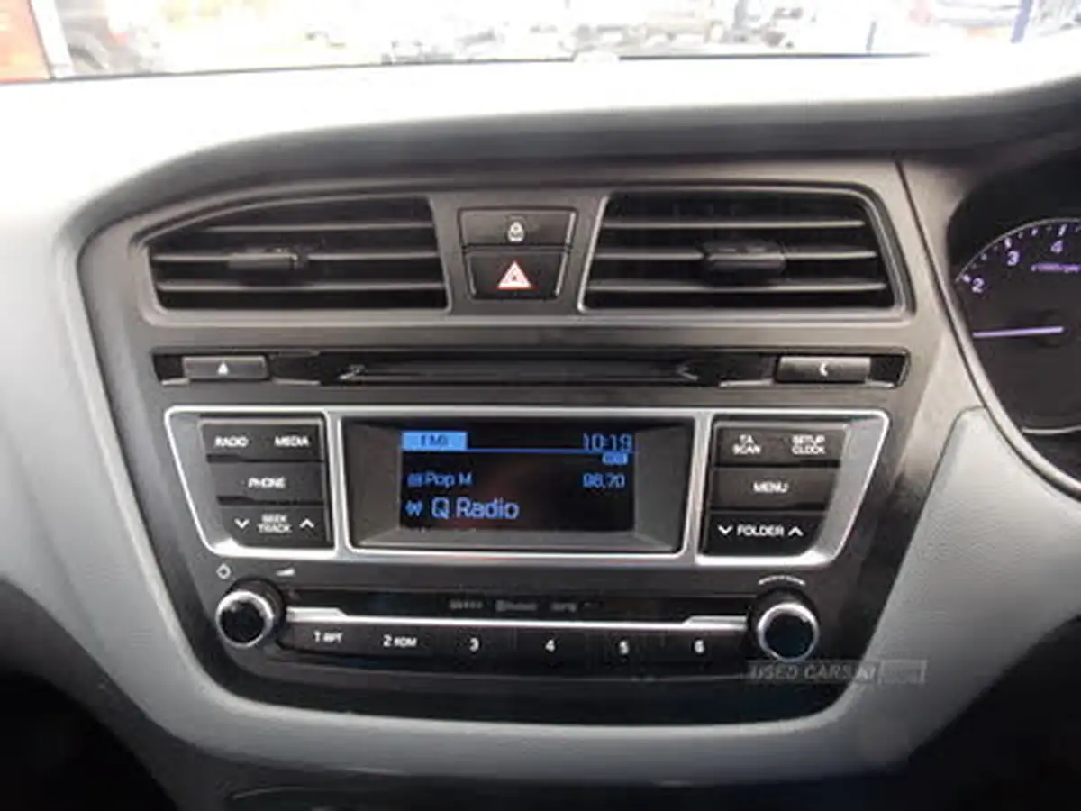 2015-hyundai-i20-14-se-big-19
