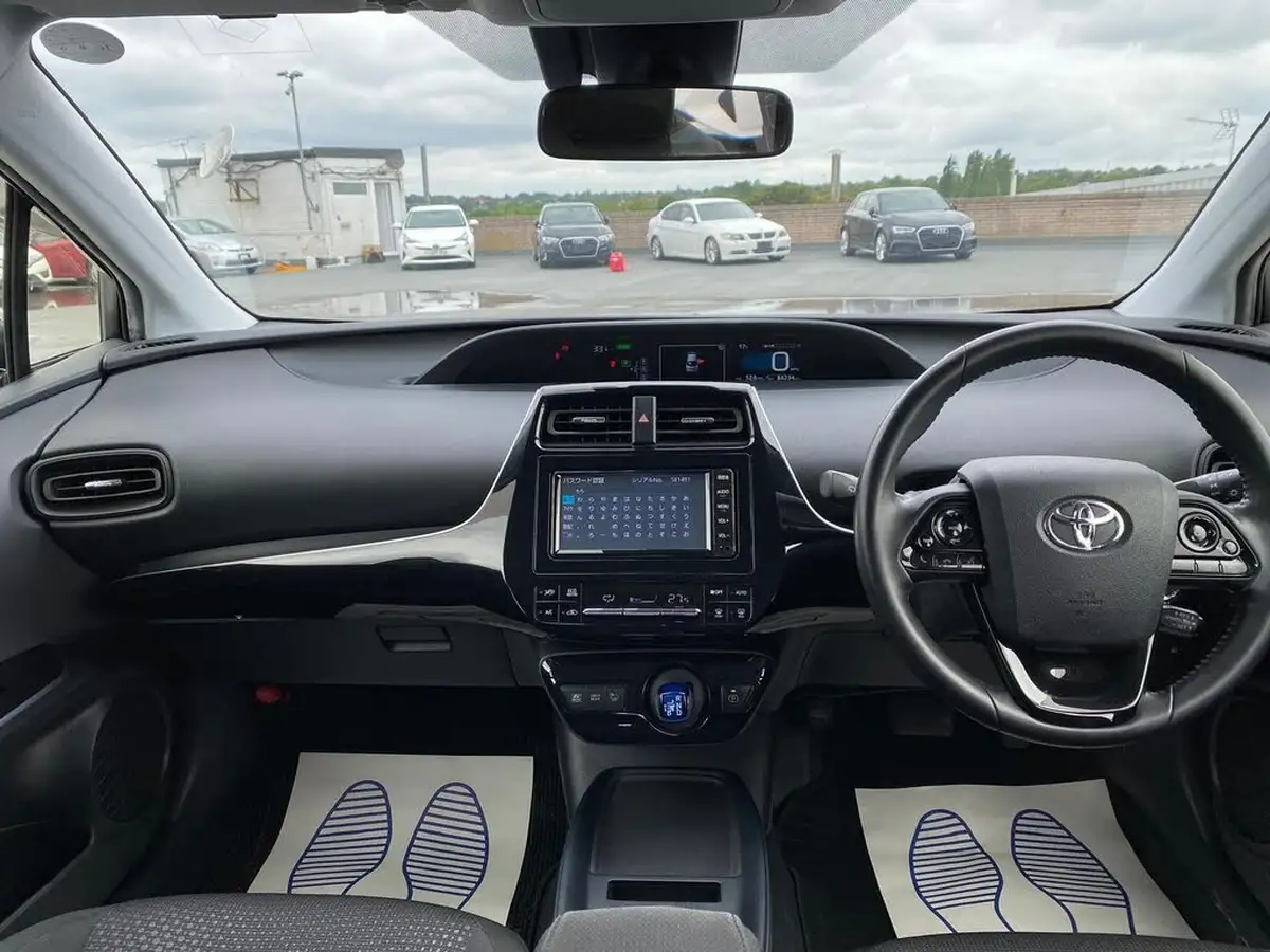 2019-toyota-prius-big-28