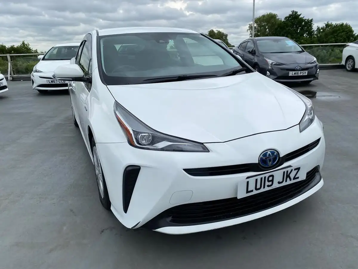 2019-toyota-prius-big-4