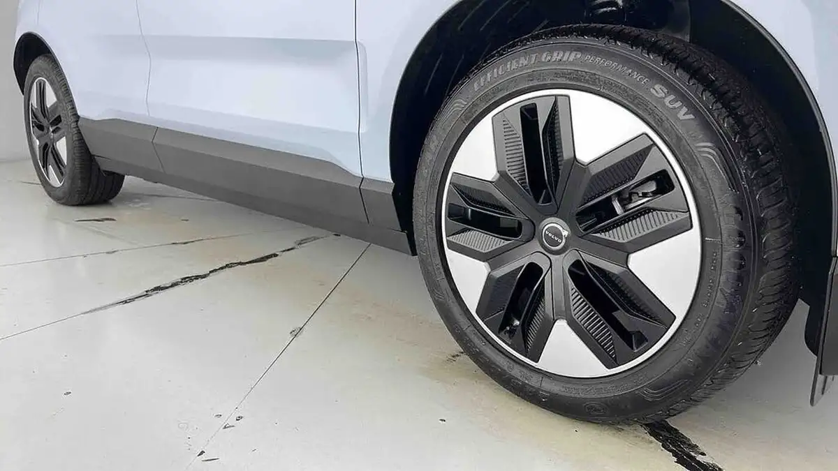2024-volvo-ex30-e-single-motor-plus-big-25