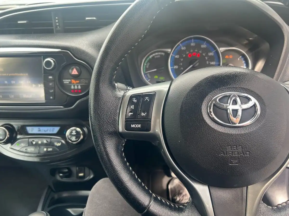 2015-toyota-yaris-15-vvt-i-excel-hybrid-15in-big-24