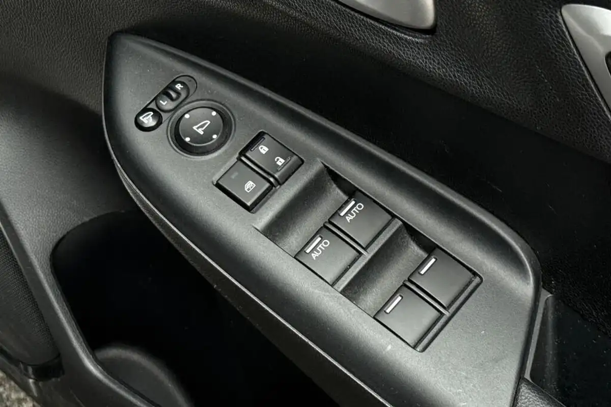 2018-honda-jazz-13-i-vtec-ex-navi-cvt-big-22