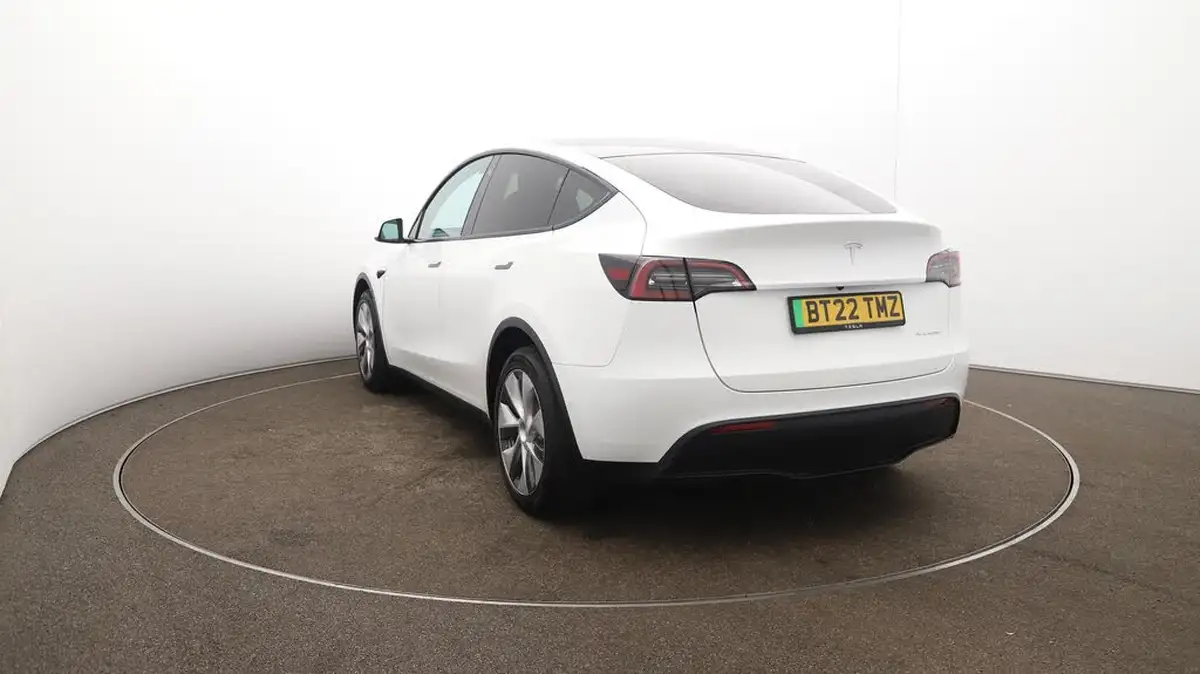 2022-tesla-model-y-e-long-range-big-63