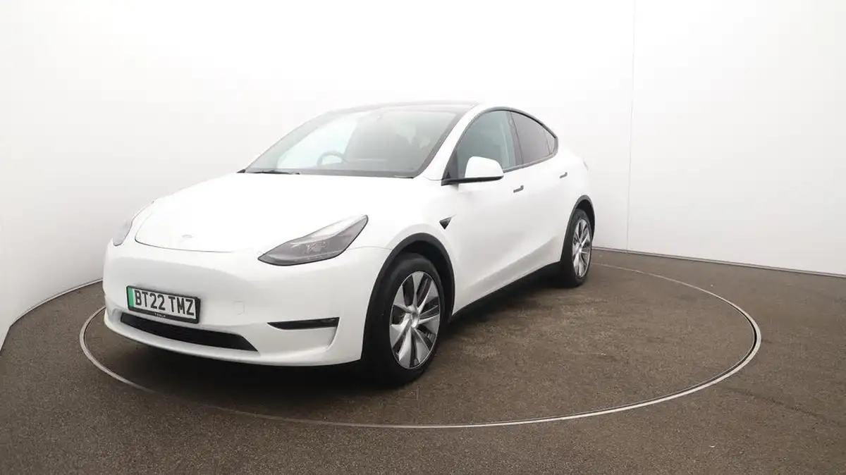 2022-tesla-model-y-e-long-range-big-39