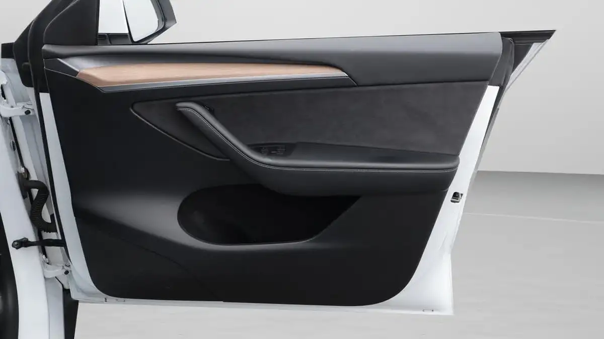 2022-tesla-model-y-e-long-range-big-15