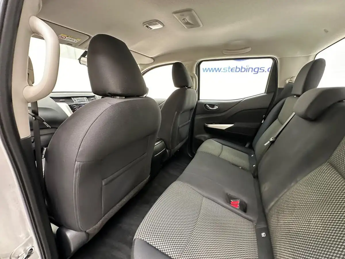 2021-nissan-navara-23dci-tt-acenta-double-big-24