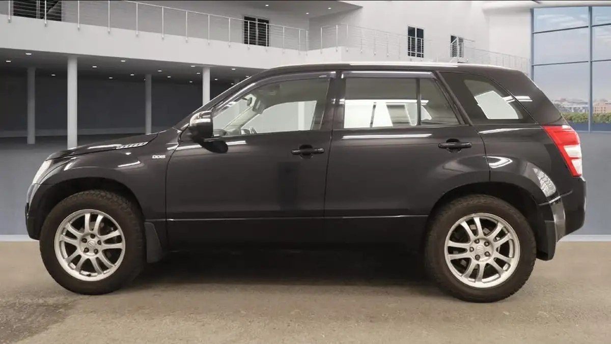 2012-suzuki-grand-vitara-19td-sz-t-big-4