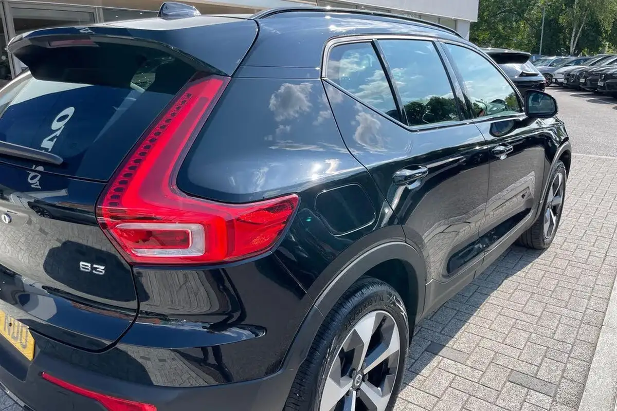2024-volvo-xc40-20-b3-plus-big-13