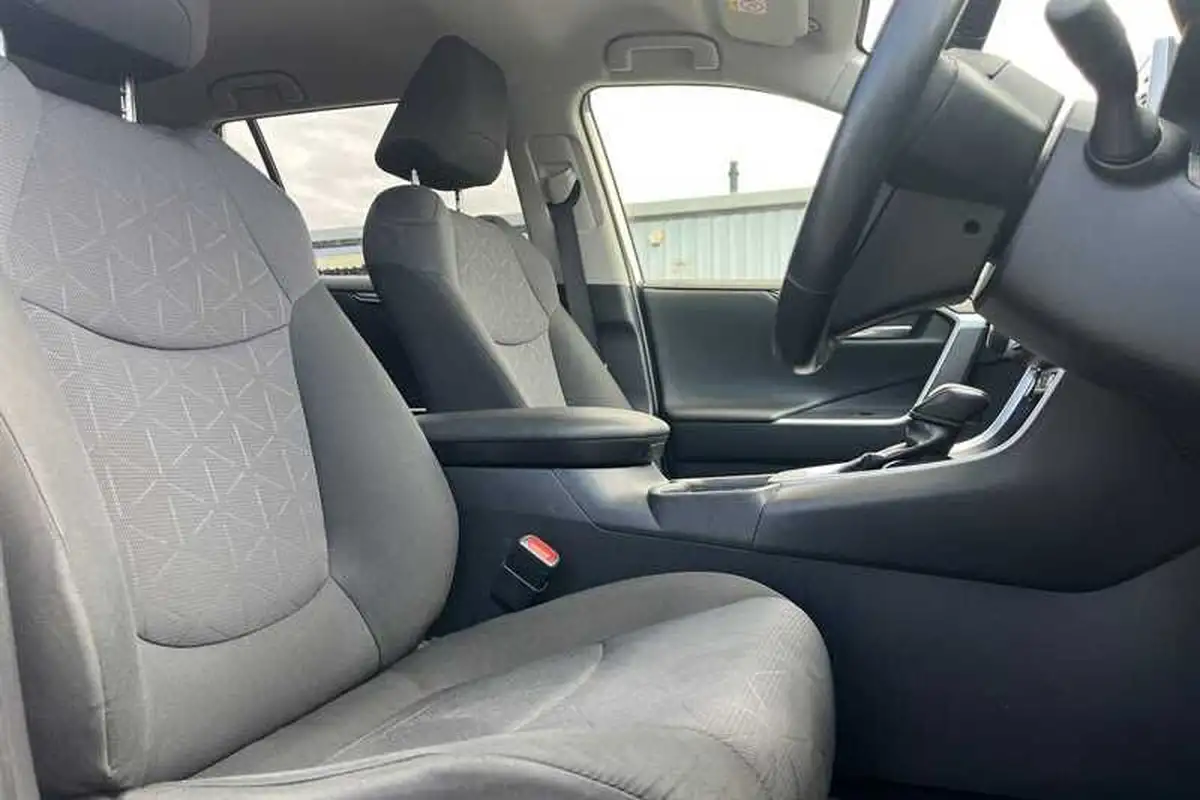 2019-toyota-rav4-25-vvt-i-design-215bhp-big-22