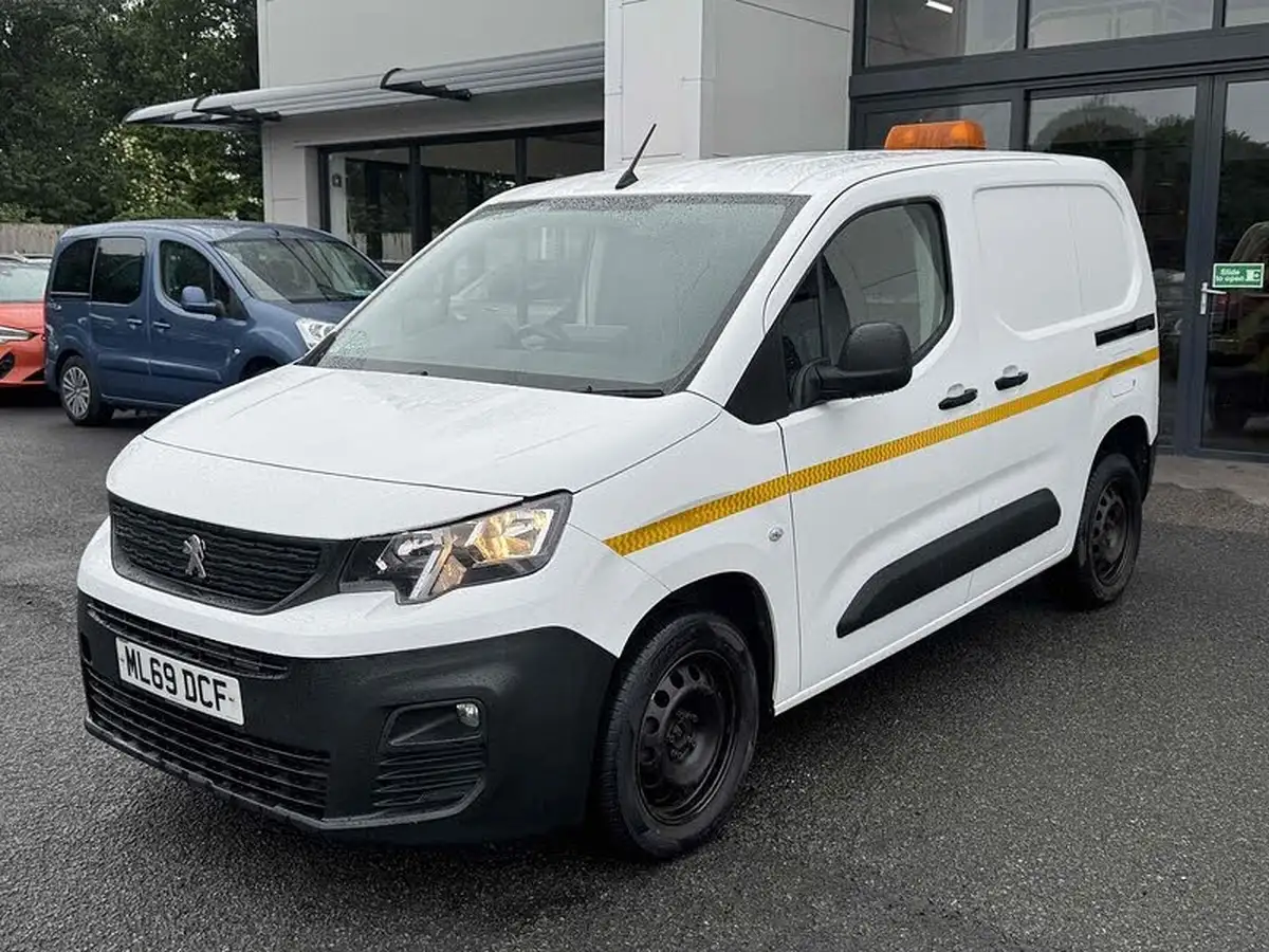 2019-peugeot-partner-15-bluehdi-1000-professional-100ps-eu6dt-panel-big-35
