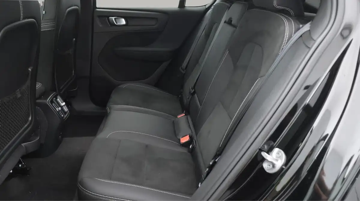 2022-volvo-c40-e-twin-recharge-pro-big-16