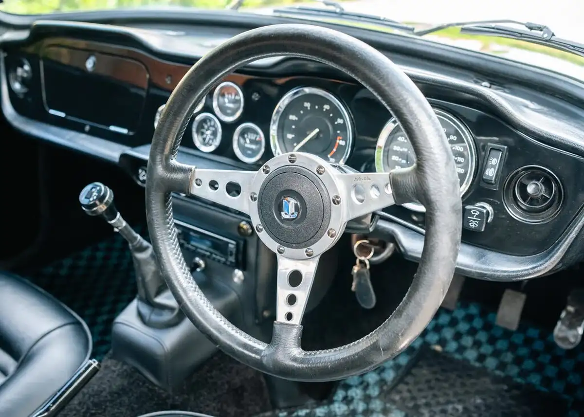 1973-triumph-tr6-roadster-rwd-big-54