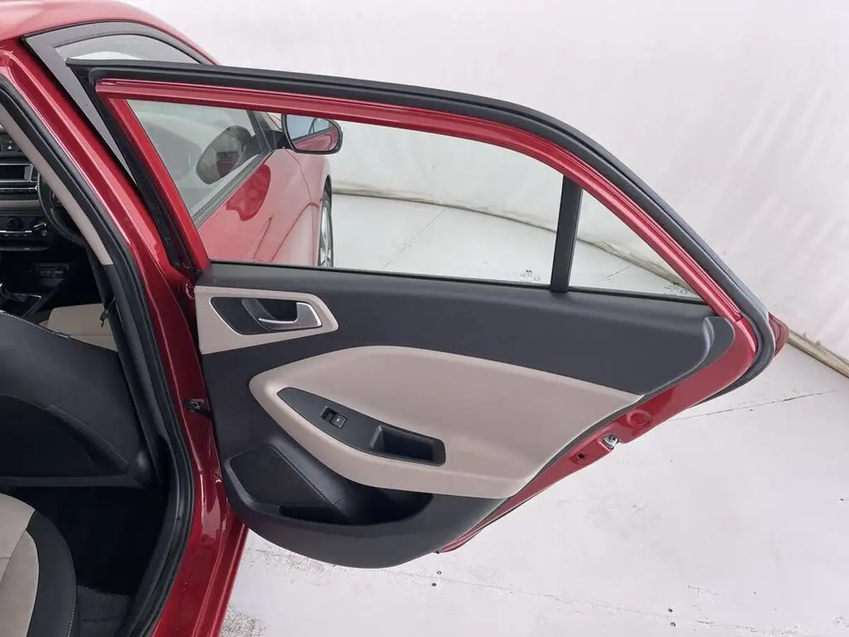 2015-hyundai-i20-12-se-hatchback-5d-big-28