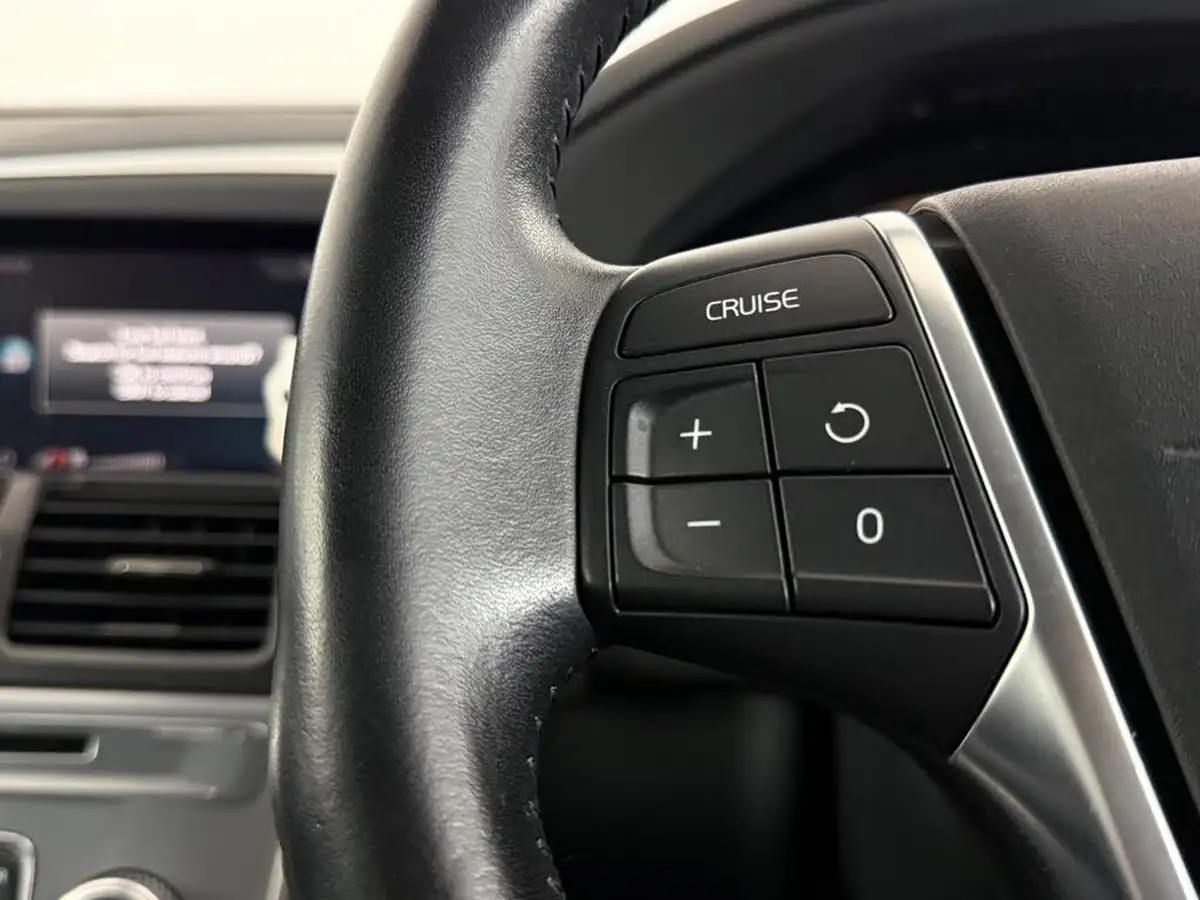 2017-volvo-xc60-24td-d5-se-lux-big-27