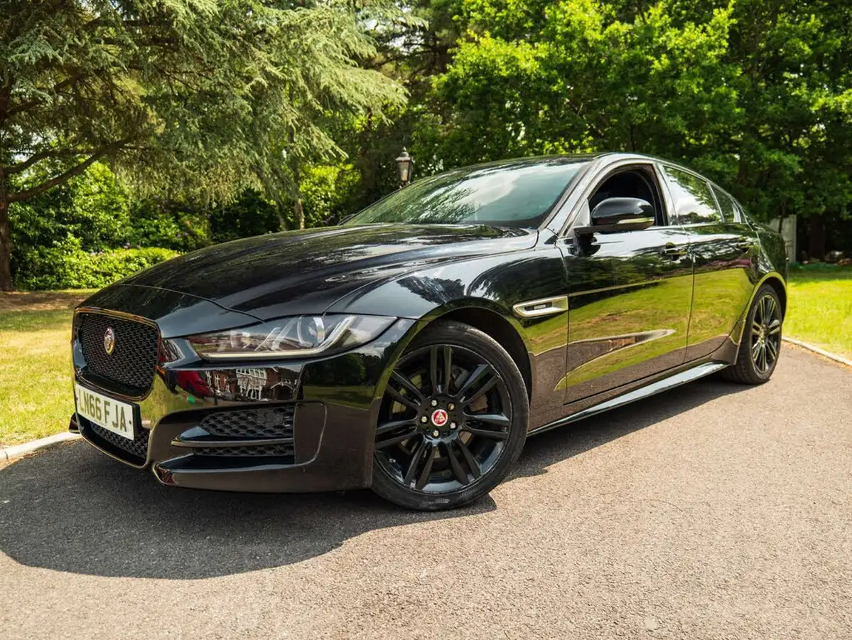 2016-jaguar-xe-20i-r-sport-240ps-big-22