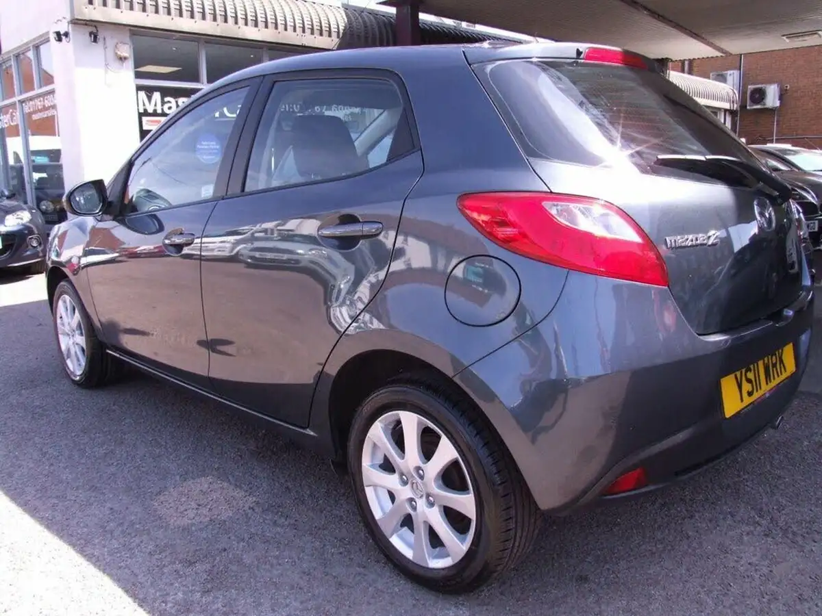 2011-mazda-mazda2-13-ts2-5d-big-9