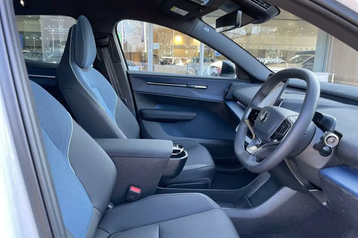 2024-volvo-ex30-e-single-motor-ultra-big-24