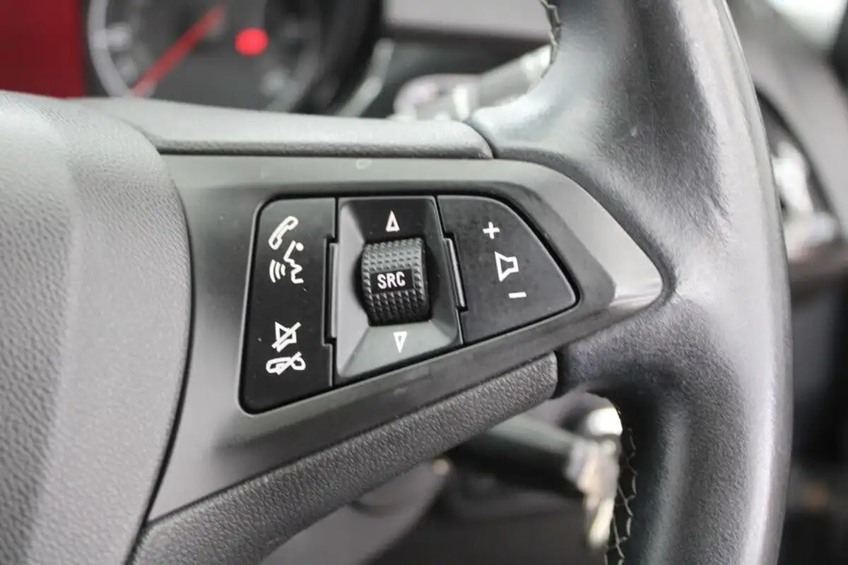 2015-vauxhall-corsa-14-sting-3d-big-25