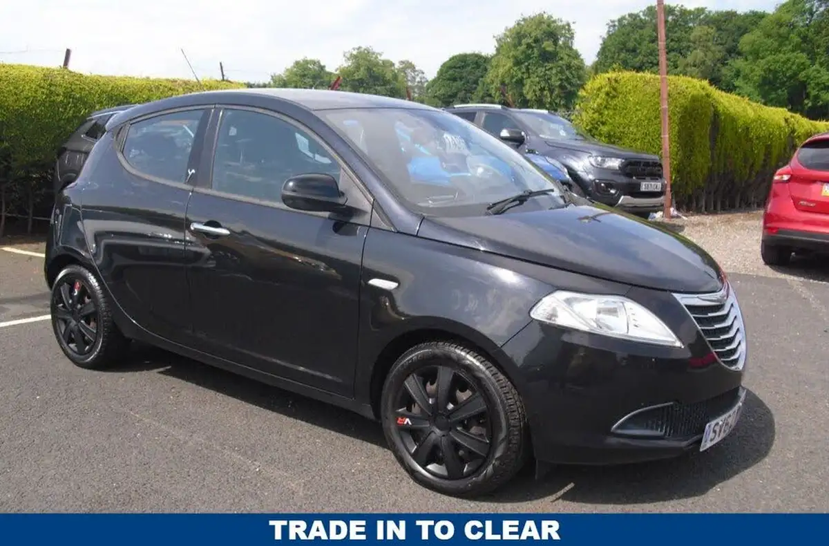 2012-chrysler-ypsilon-12-s-big-0