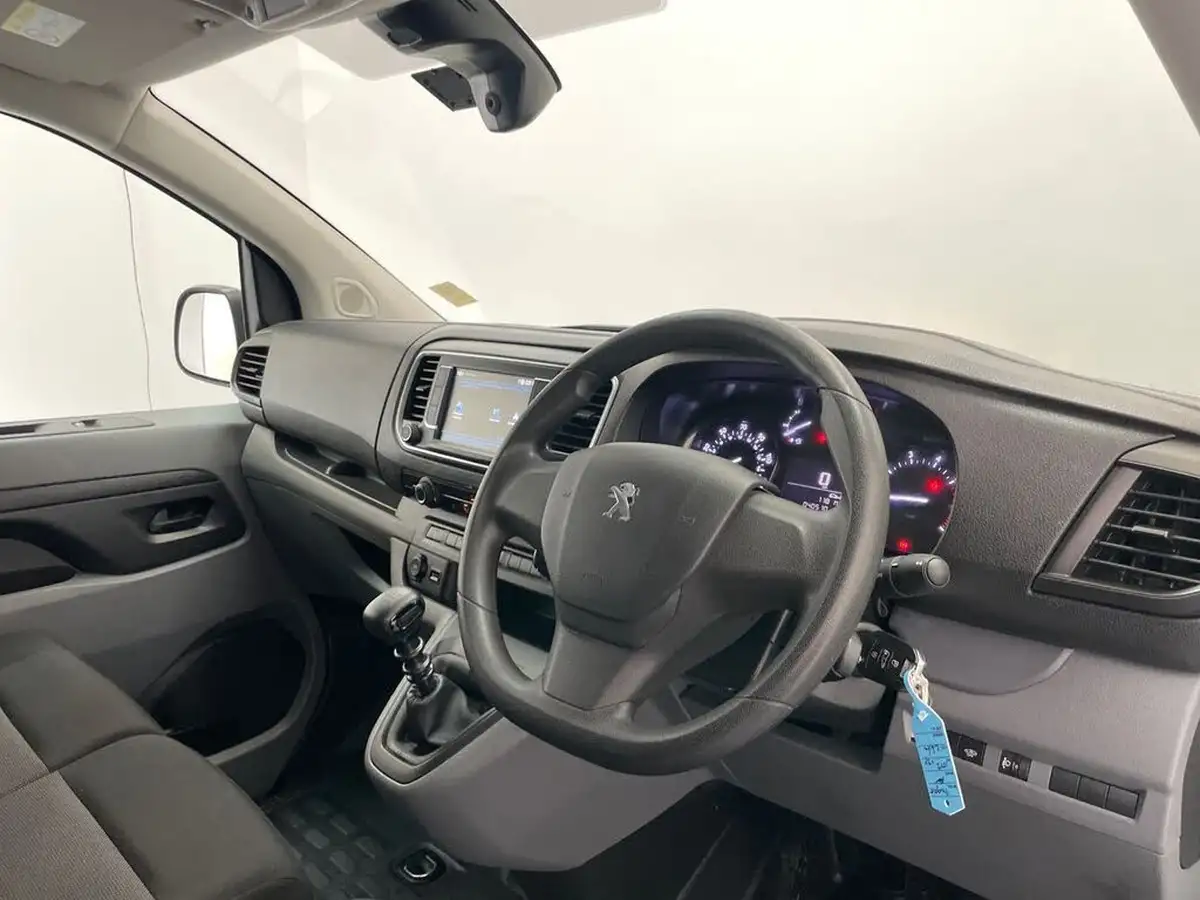 2022-peugeot-expert-15-bluehdi-professional-premium-compact-1000-big-15