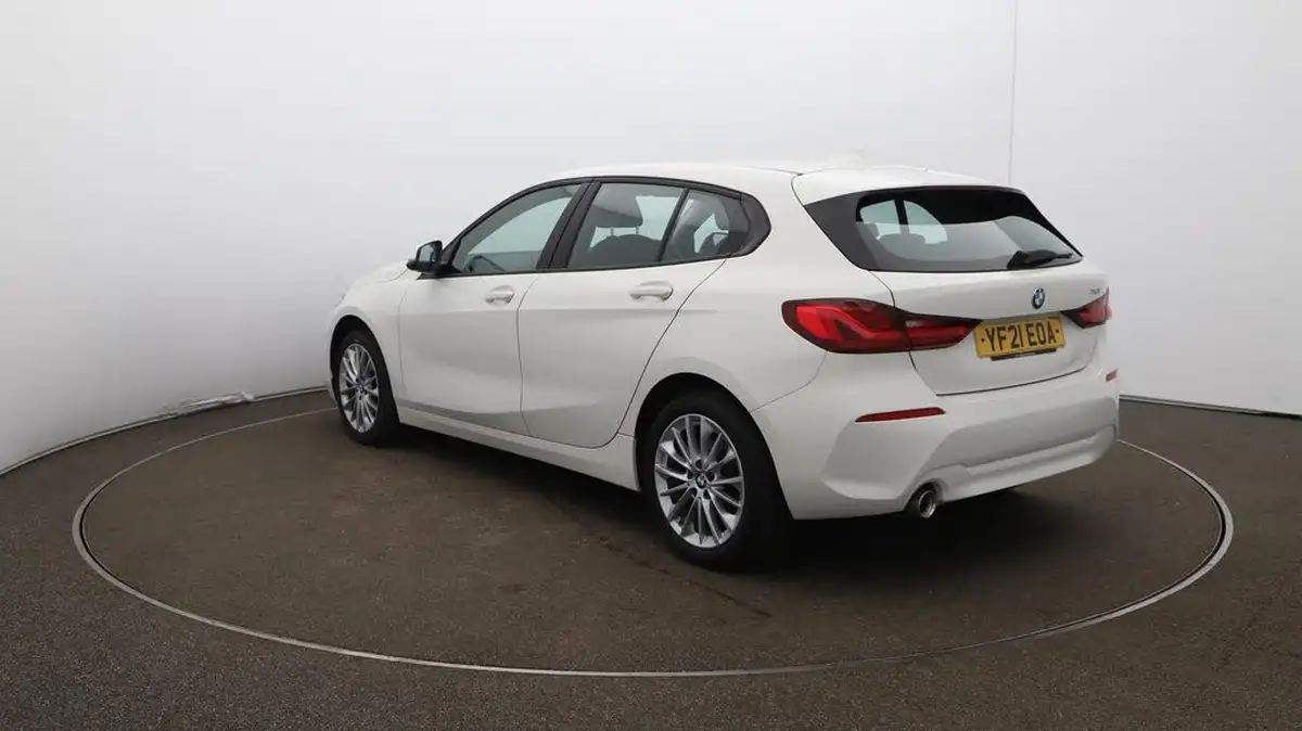 2021-bmw-1-series-15-118i-se-lcp-dct-big-62