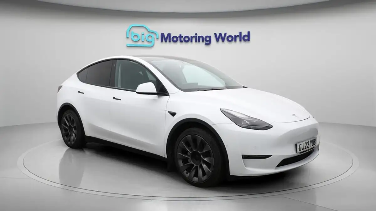 2022-tesla-model-y-e-long-range-big-1