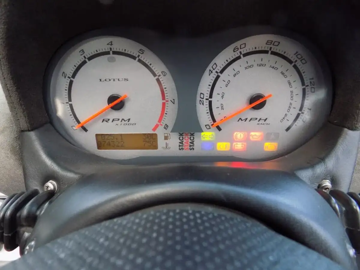 2001-lotus-elise-18-big-44