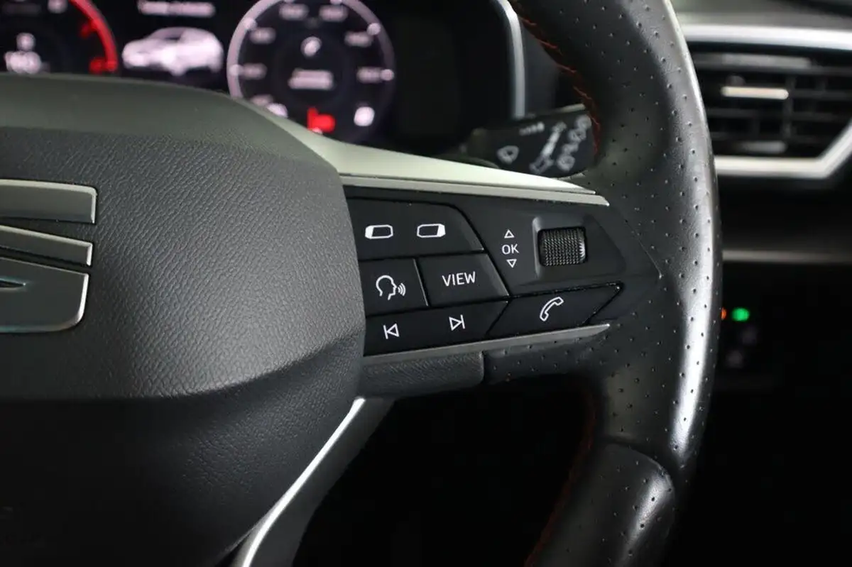 2021-seat-leon-15-etsi-fr-hatchback-big-16