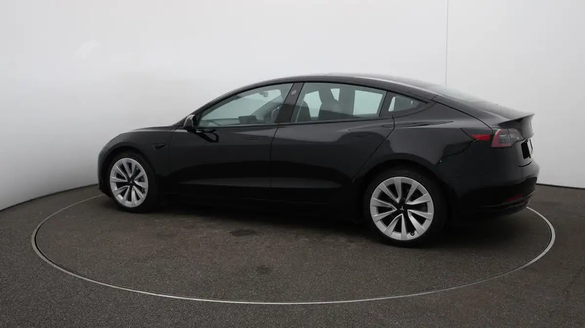 2022-tesla-model-3-e-long-range-big-47