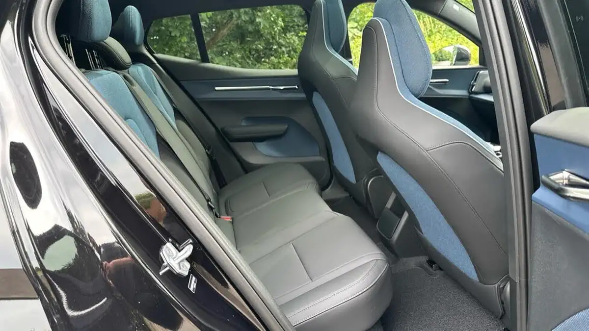2025-volvo-ex30-e-single-motor-ultra-big-5