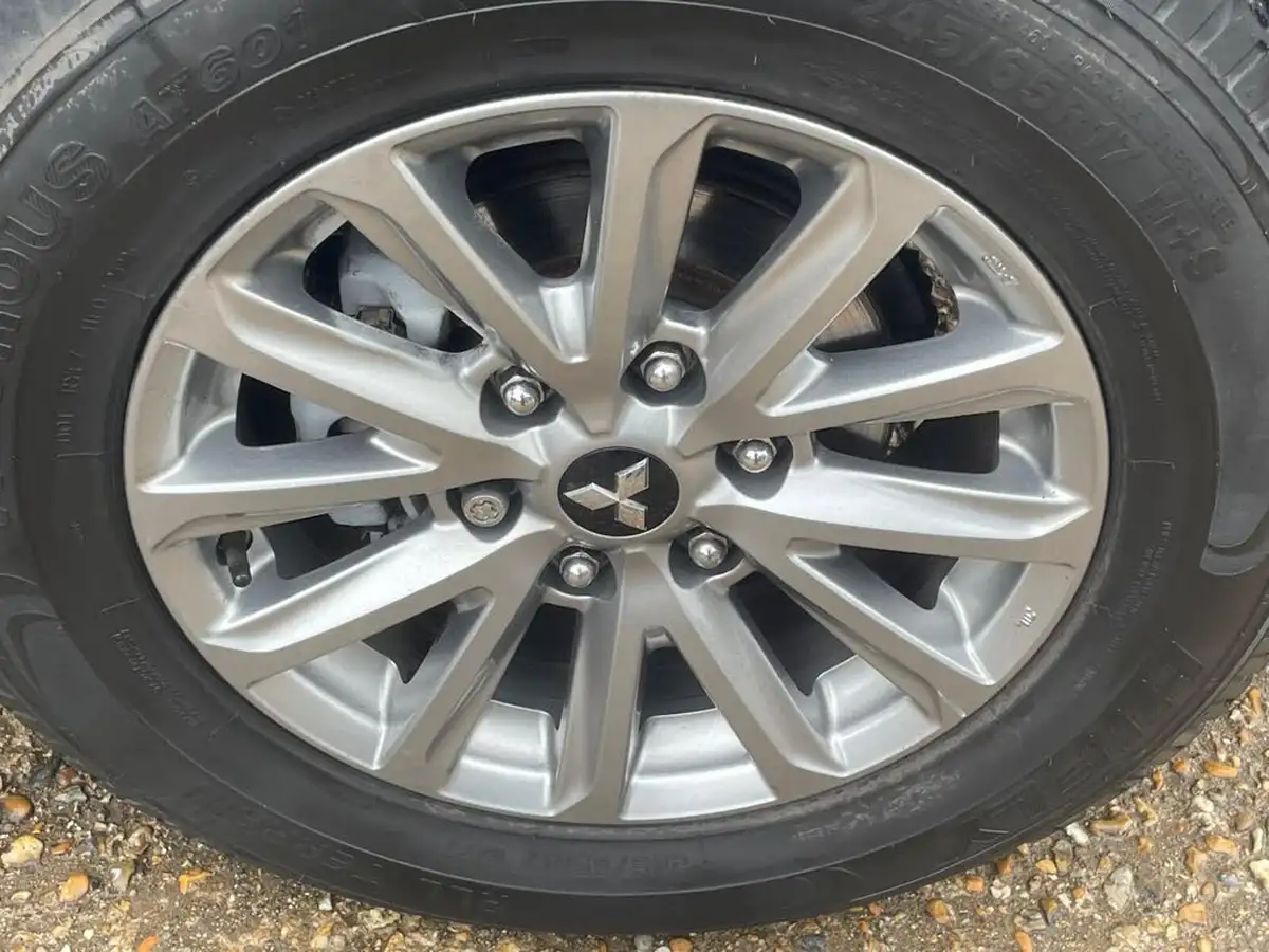 2018-mitsubishi-l200-24di-d-barbarian-eu6-big-48