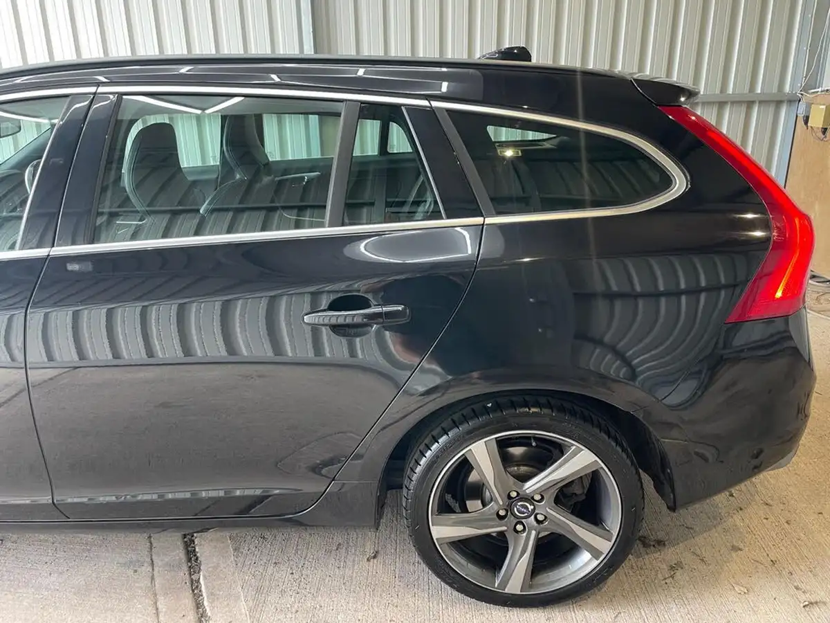 2015-volvo-v60-16td-d2-r-design-big-10