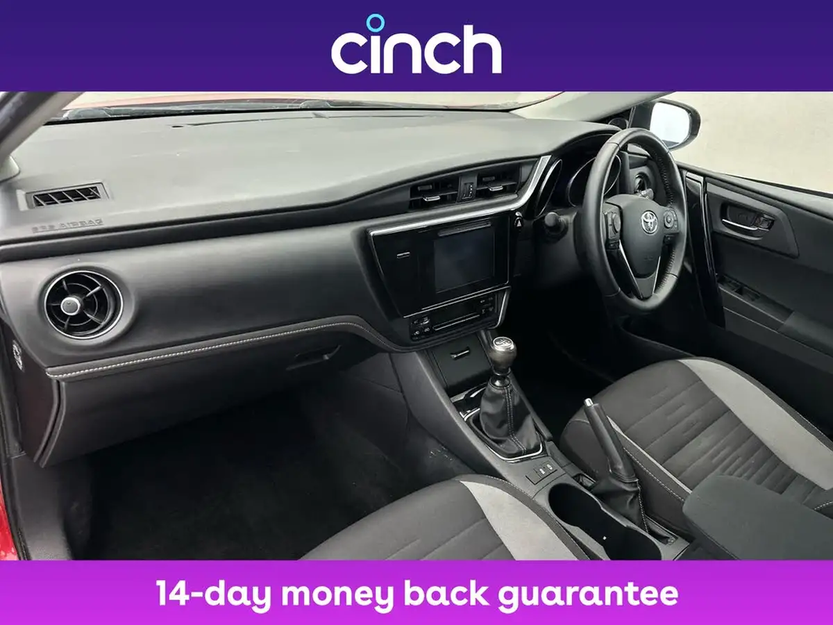 2017-toyota-auris-12t-business-edition-hatchback-big-13