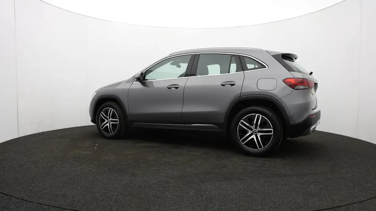 2022-mercedes-benz-gla-class-13-gla-200-sport-executive-big-75
