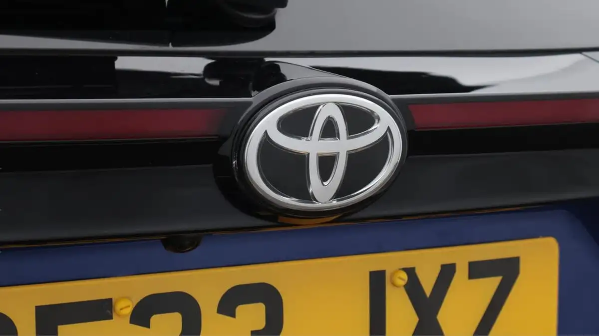 2023-toyota-yaris-cross-15-vvt-i-gr-sport-big-21