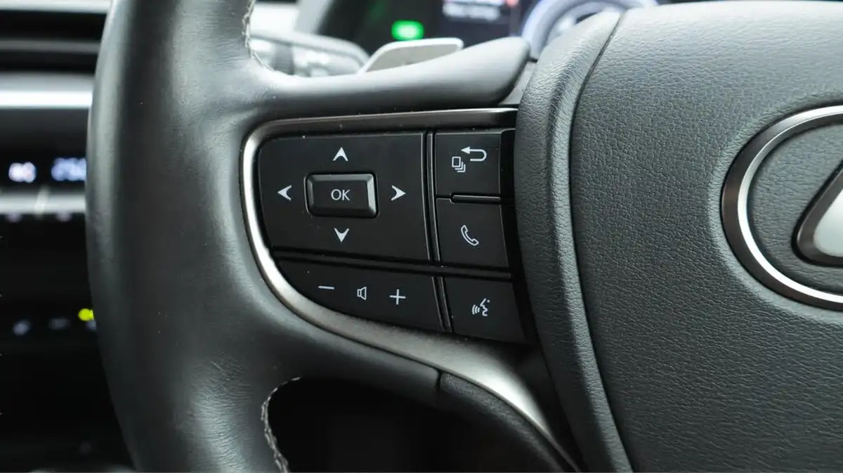 2021-lexus-ux-300e-e-ux-big-22