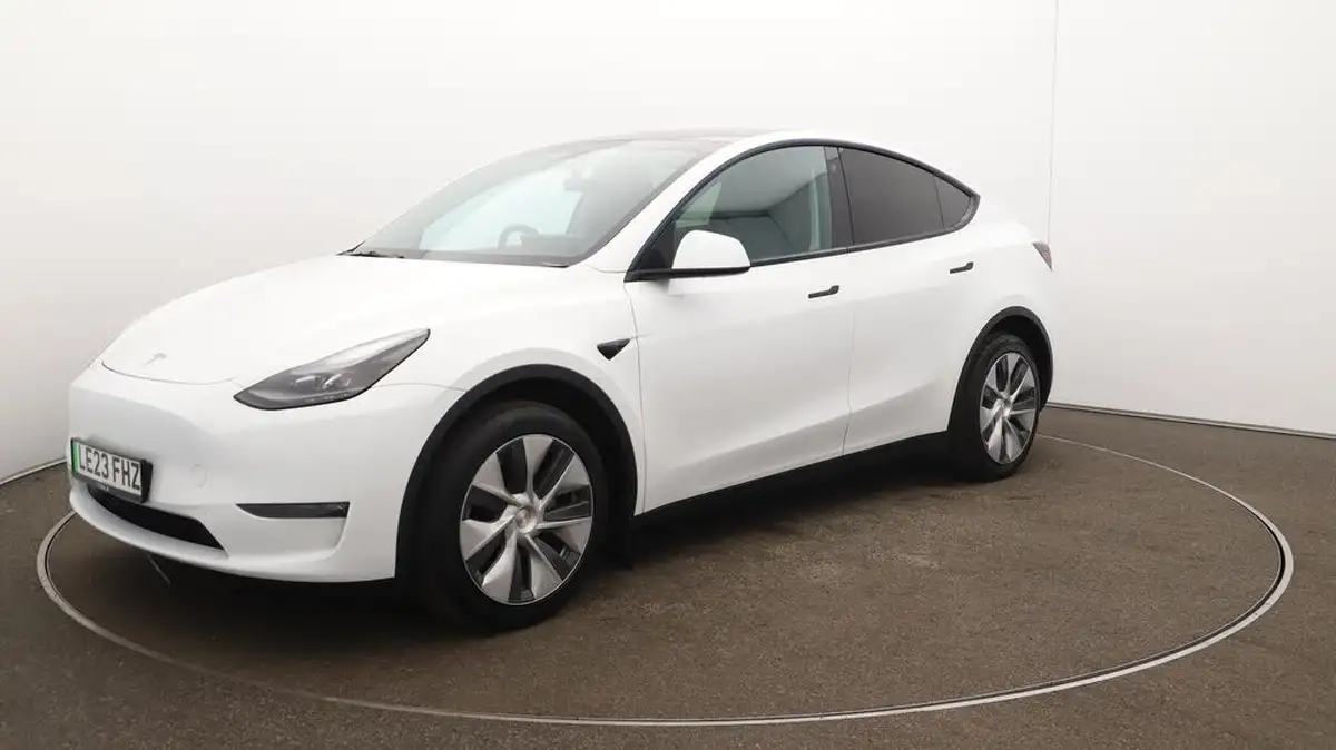 2023-tesla-model-y-e-long-range-big-68