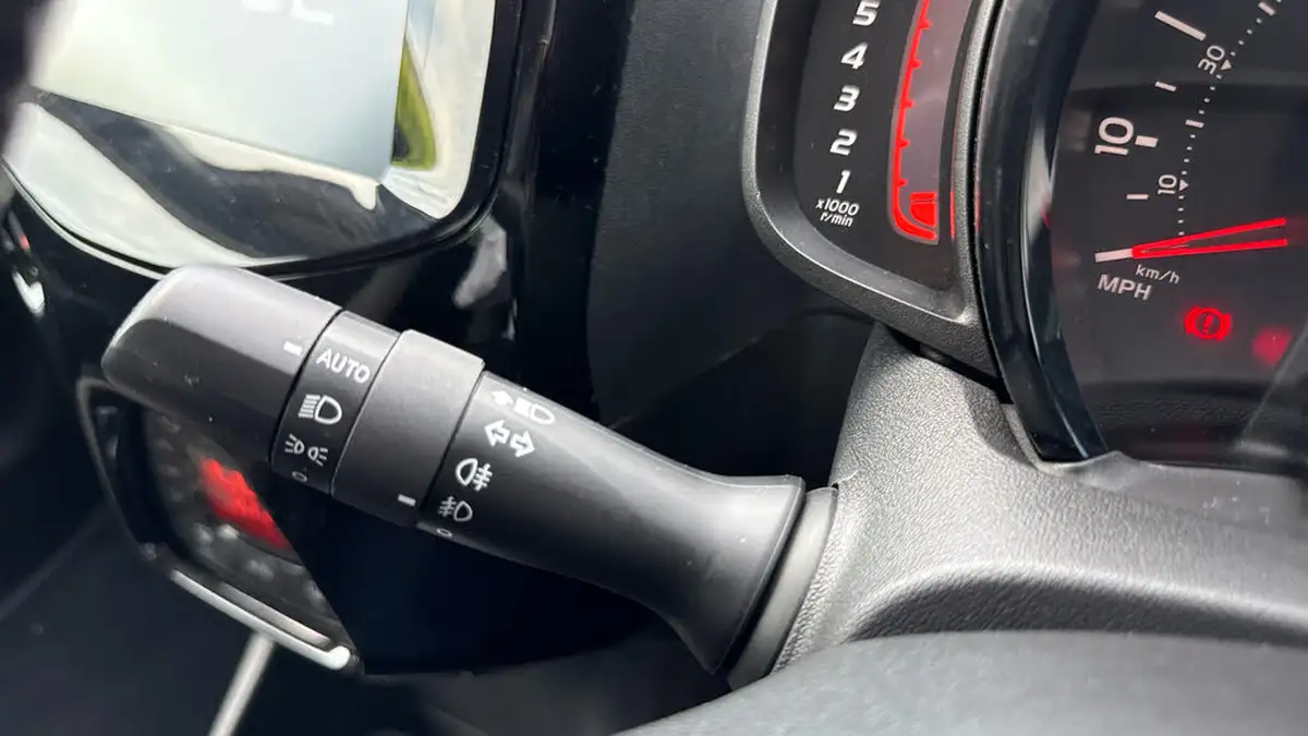 2021-peugeot-108-10-collection-hatchback-big-26