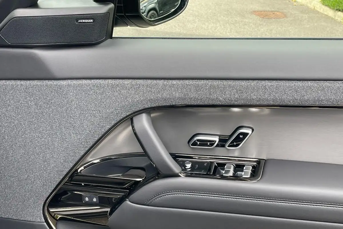 2025-land-rover-range-rover-sport-30-d250-edition-big-49