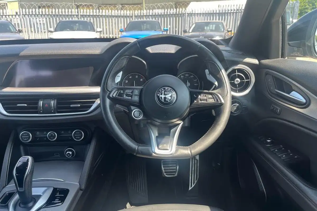 2023-alfa-romeo-stelvio-20-veloce-big-14