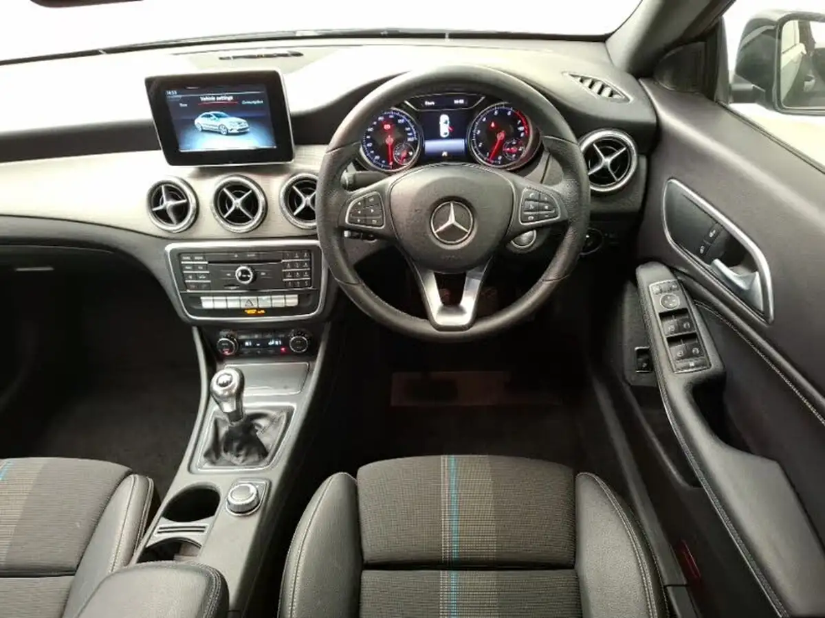 2017-mercedes-benz-cla-16-cla-180-sport-coupe-4d-big-6
