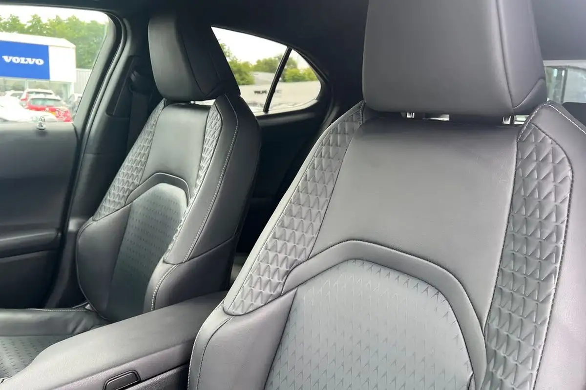 2022-lexus-ux-250h-20-ux-184bhp-without-navigation-big-10